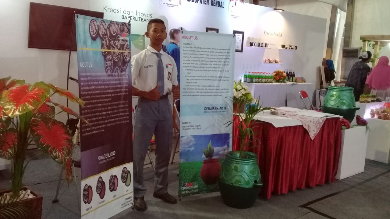 Bersama Baperlitbang, Tim Sekolah Pencetak Wirausaha SMK Bina Utama Kendal Pamerkan Produk di Kendal Expo 2018